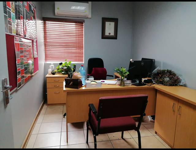 436M² OFFICE FOR SALE IN RUSTENBURG CENTRAL